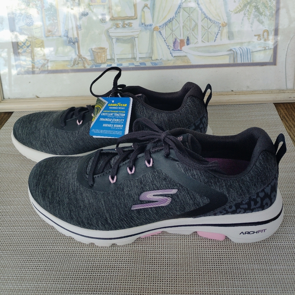 NWT Skechers "GoGolf Walk 5" Black Water-Repellent Spikeless Golf Shoe. Size 9.5